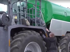 德國(guó)新型農(nóng)機(jī)問世，耕地施肥一氣呵成！機(jī)械智能系統(tǒng)完美融合